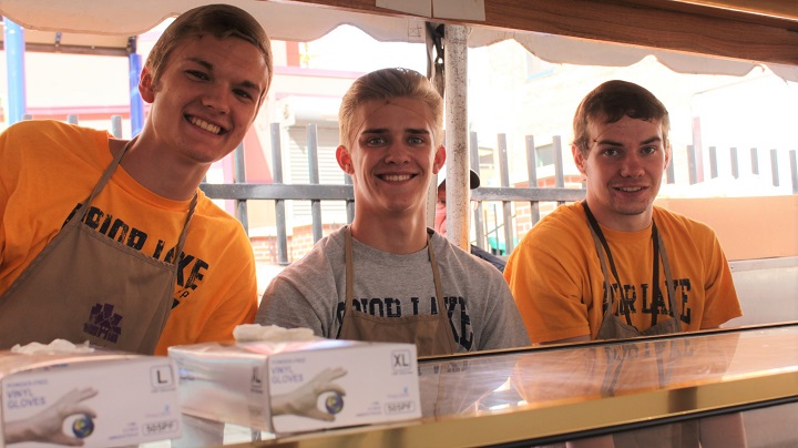 Prior Lake basketball team ready to serve food